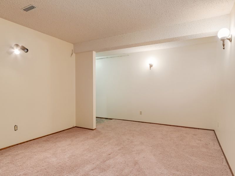 Acadia House for Sale: 320 Adams CR SE