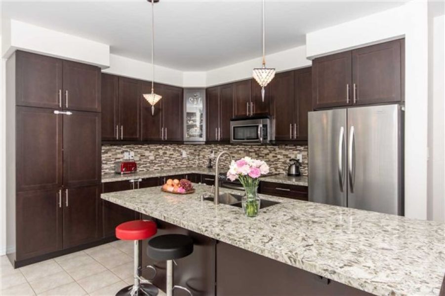 4 Bedroom Detached Home For Sale in Willmott, Milton