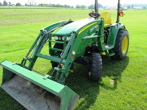 2010 John Deere 3520 Tractor w/ 300CX Loader