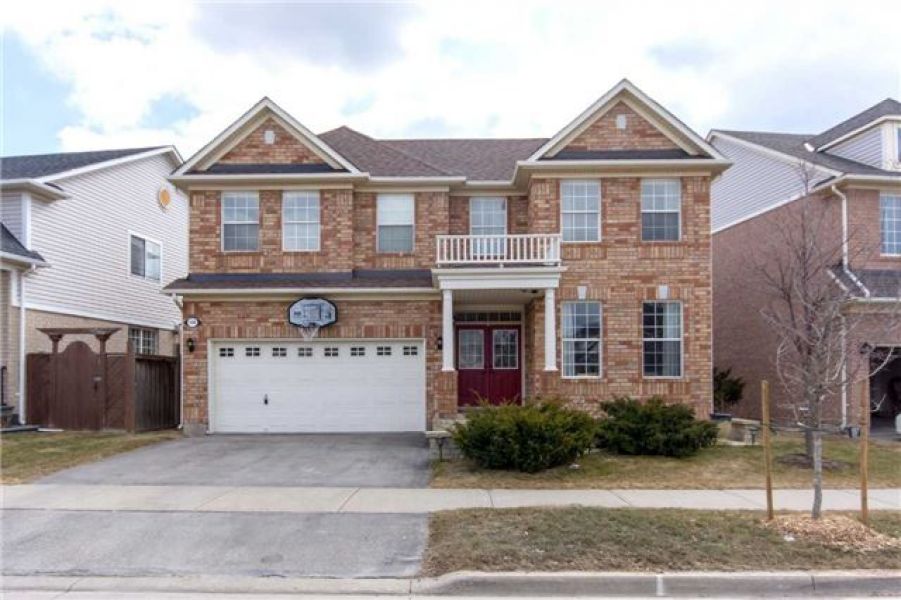 3 Bedroom Detach Home For Sale in Beaty Milton