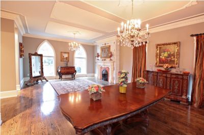 ELEGANT LIVING IN LORNE PARK