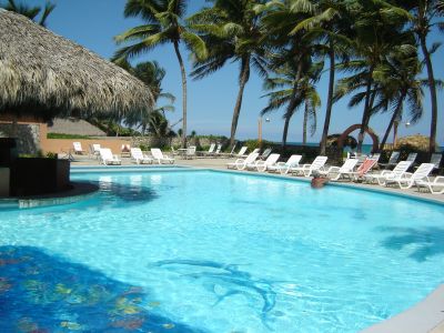 **TEACHERS SPECIAL** JUNE, JULY, AUGUST CARIBBEAN BEACHFRONT CONDO ONLY $1000 PER MONTH !!