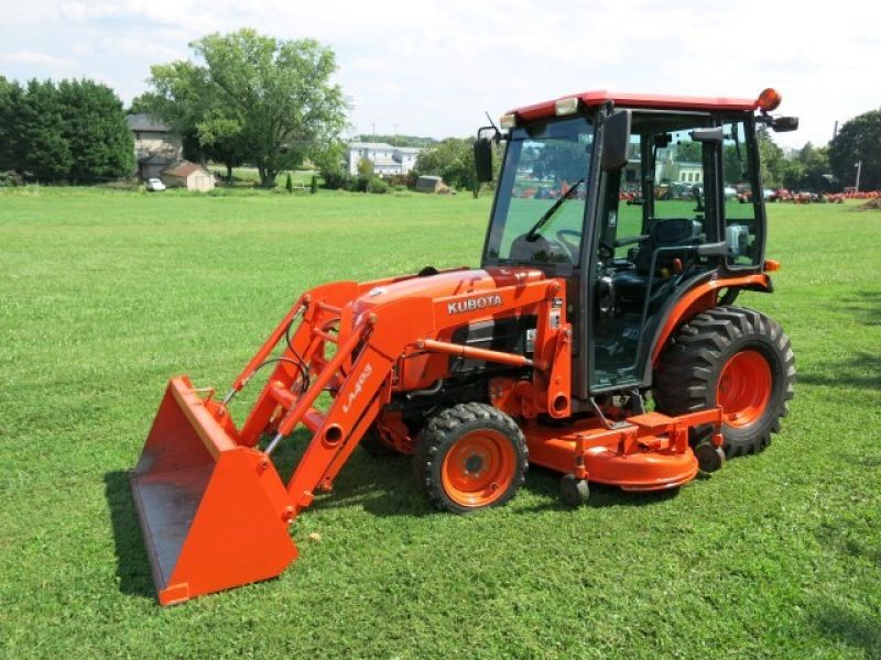 2008 Kubota B3030 4x4 Cab, Loader, Mower, Blade