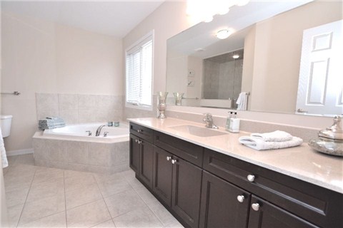 4 Bedroom Detached Home For Sale in Harrison, Milton