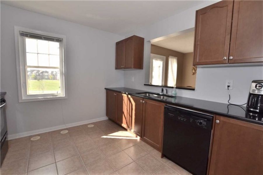 2+1 Bedroom Corner Townhouse For Sale in Harrison, Milton