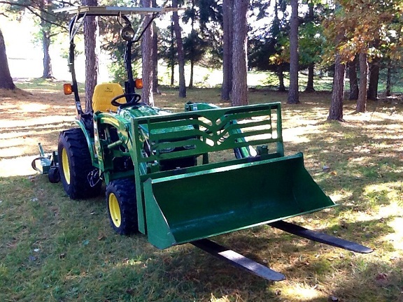2OO8 John Deere 252O 4WD Loader Forks Mower