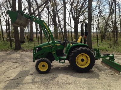 2006 John Deere 4720 4WD Many Attachments