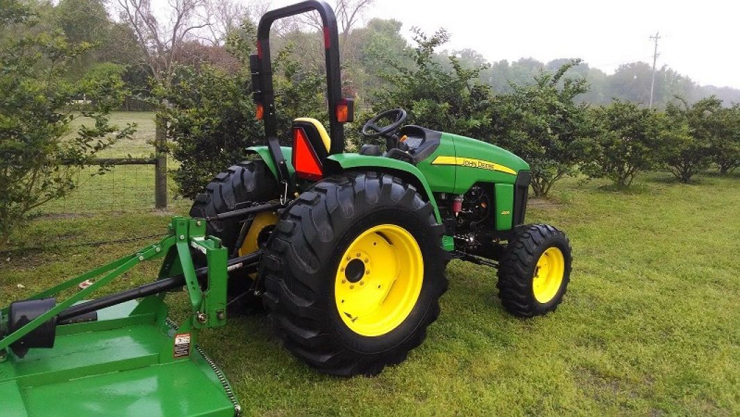 2013 John Deere 4105 4WD Tractor w/ Mower