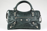 Fashionandstyle Italian Company sells high fashion accessories, bags, shoes Prada, Gucci, D&G, 