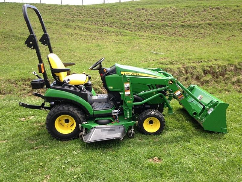  2012 John Deere 1026R 4X4 Loader, Mowing Deck