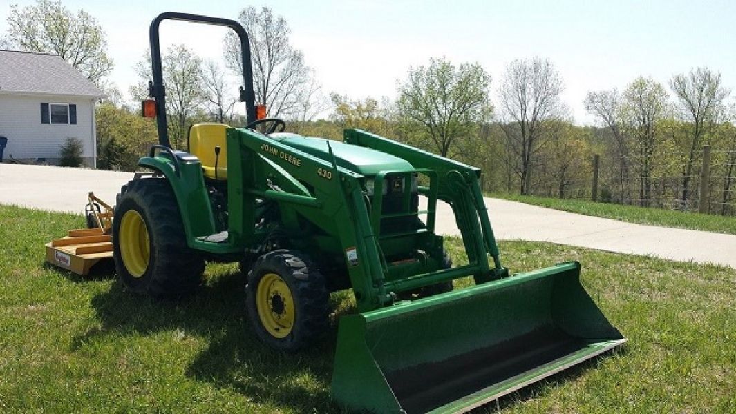 2001 John Deere 4300 4WD 430 Loader and Brush Hog