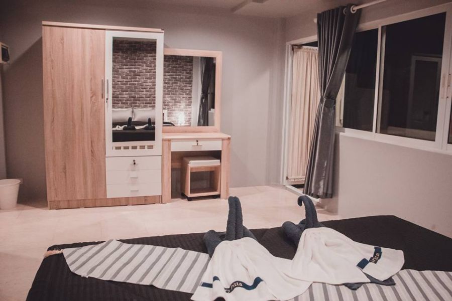 Thailand Pratumnak 23 Room Hotel + 22 Bed Hostel RENT/SALE