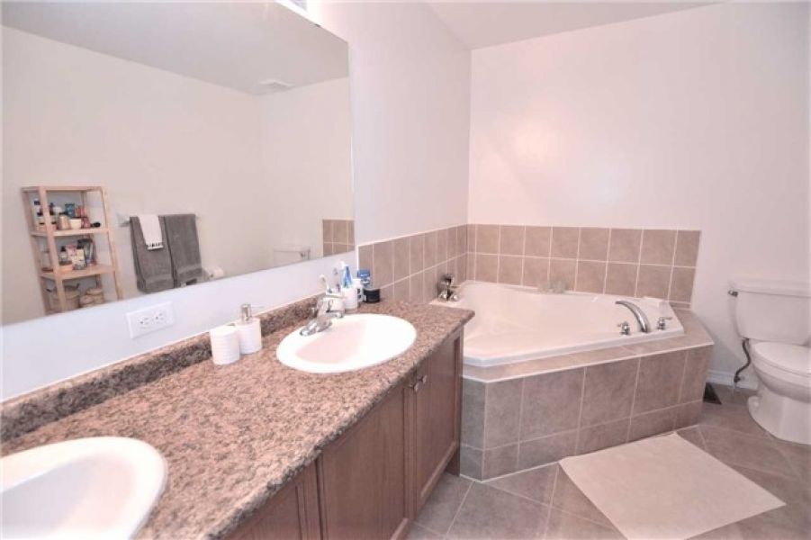 3 Bedroom End Unit Condo Town For Sale in Willmont, Milton