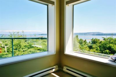 Level Entry Townhome w/ Panoramic Views!