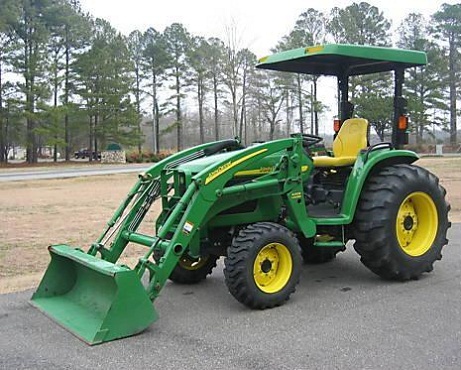 2004 John Deere 4710 4WD Full Attachments