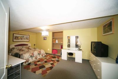 International Student Home Stay Service (Woodbine Ave & 16th Ave)