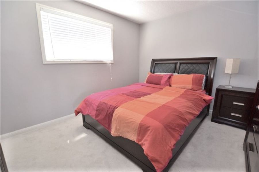 3 Bedroom Townhouse For Sale in Beaty, Milton